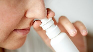 如何使用噴鼻劑